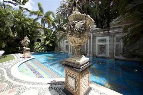 Villa Versace All'Asta: La Storia della Leggendaria Residenza sul 